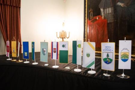 Zastavice podpisnikov Konvencije županov